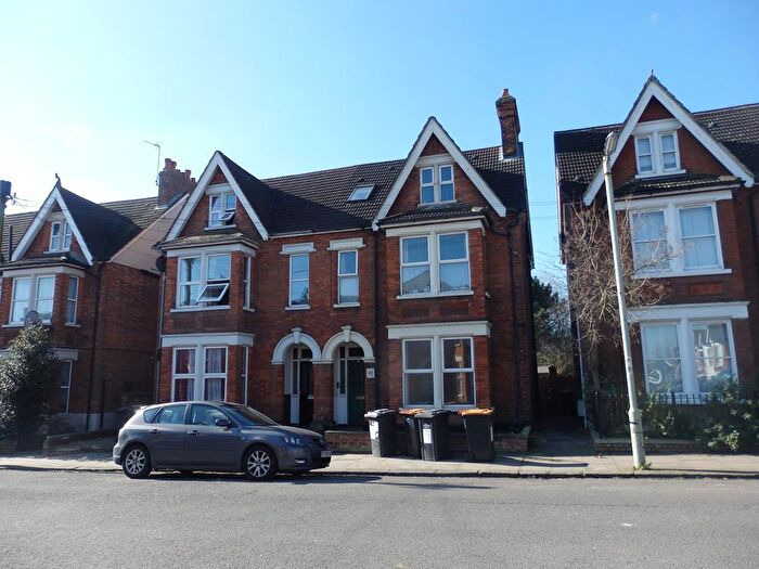 1 Bedroom Flat To Rent In Goldington Avenue, Bedford, MK40