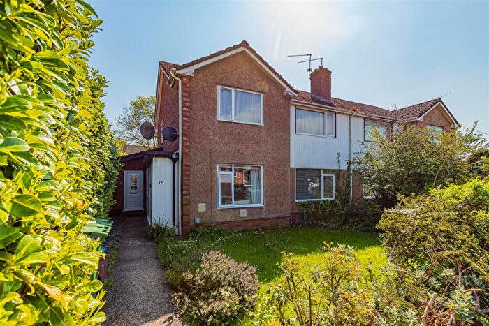3 Bedroom Maisonette For Sale In Gwynant Crescent, Lakeside, Cardiff, CF23