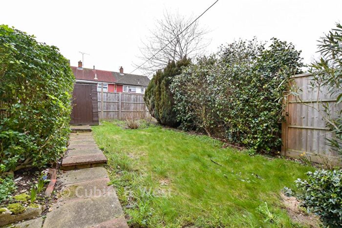 3 Bedroom Terraced House For Sale In Myrtle Road, Croydon, Surrey, CR0