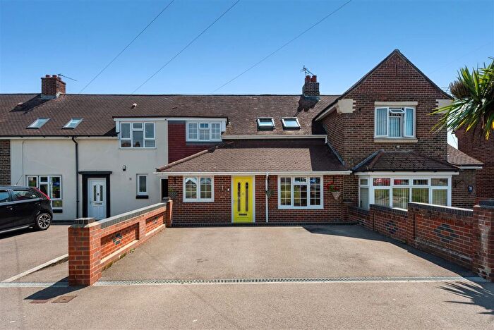 3 Bedroom Terraced House For Sale In Cheltenham Road, Portsmouth, PO6
