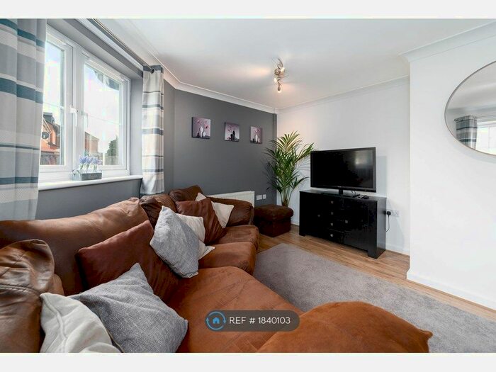 2 Bedroom Flat To Rent In Bursledon Road, Southampton, SO19