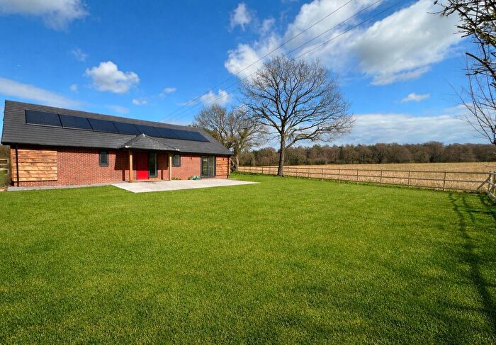 3 Bedroom Bungalow For Sale In Hackwood Lane, Cliddesden, Basingstoke, RG25