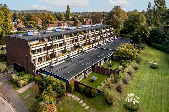 2 Bedroom Flat To Rent In Bancroft Court, RH2