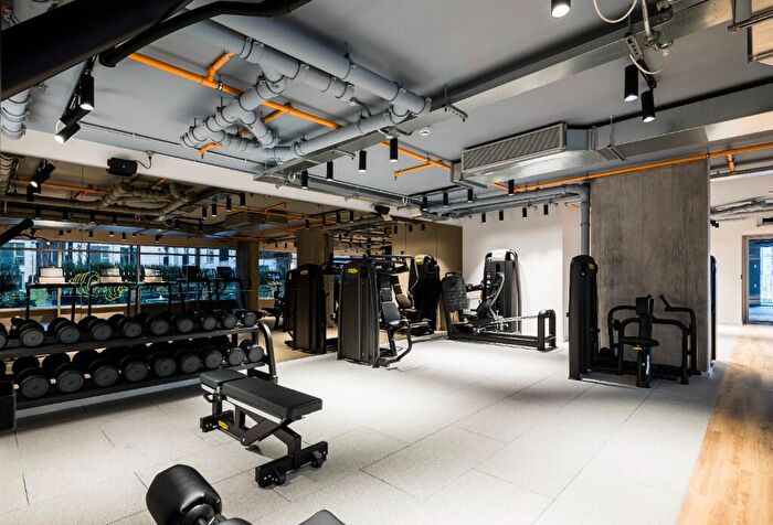 1 Bedroom Apartment To Rent In Nine Elms Lane, London, SW11