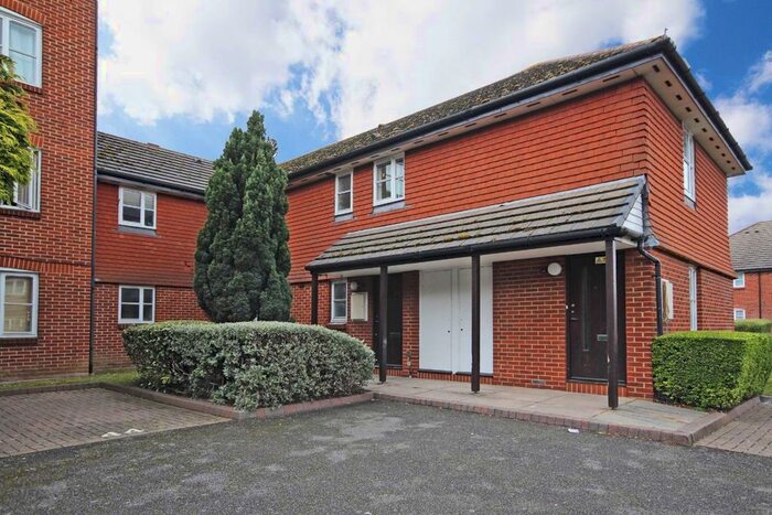 2 Bedroom Flat To Rent In Anderson Close, London, W3