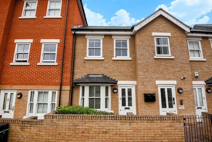 1 Bedroom Flat To Rent In Sutton Road, Watford, WD17