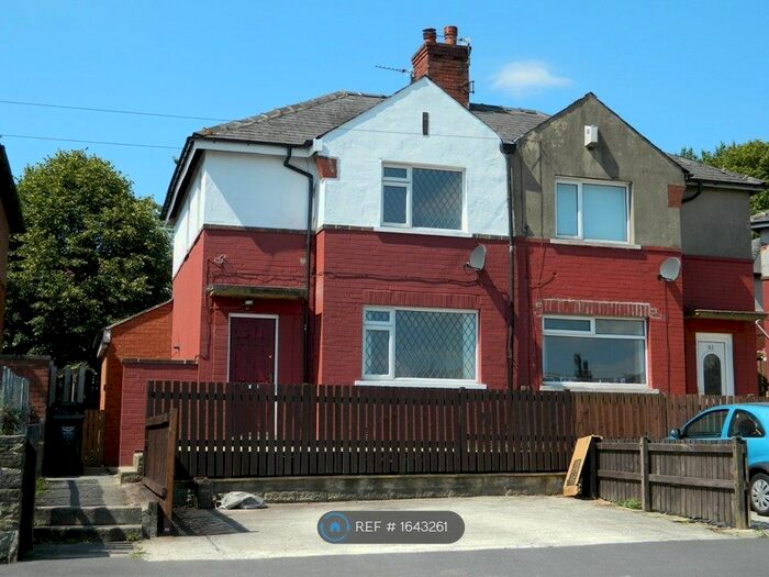 4 Bedroom Semi-Detached House To Rent In Vegal Crescent, Halifax, HX3