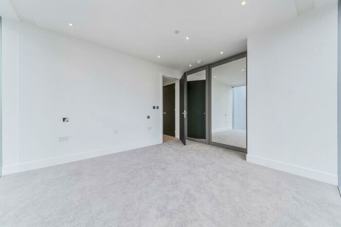 1 Bedroom Flat To Rent In Piazza Walk, Goodman' S Fields, Aldgate, London, E1