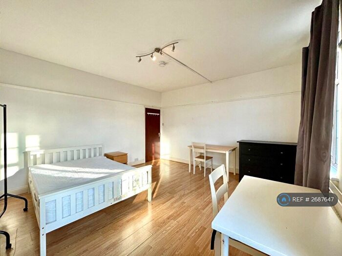 3 Bedroom Flat To Rent In Midland Court, London, NW3