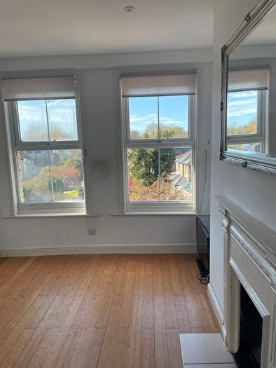 2 Bedroom Flat To Rent In Richmond Road, Kingston, KT2