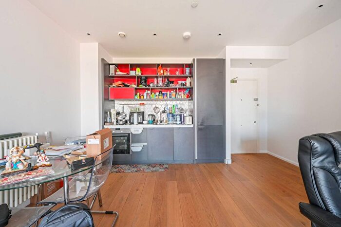 1 Bedroom Flat For Sale In Grantham House, Tower Hamlets, London, E14