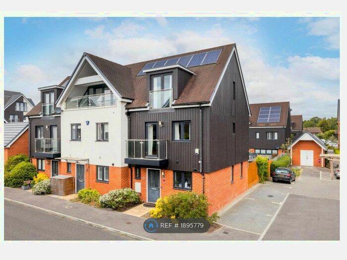 3 Bedroom End Of Terrace House To Rent In Tippett Lane, Oxted, RH8