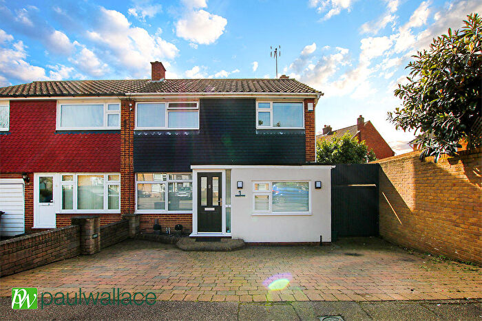 3 Bedroom Semi Detached House For Sale In Nunsbury Drive, Turnford, EN10