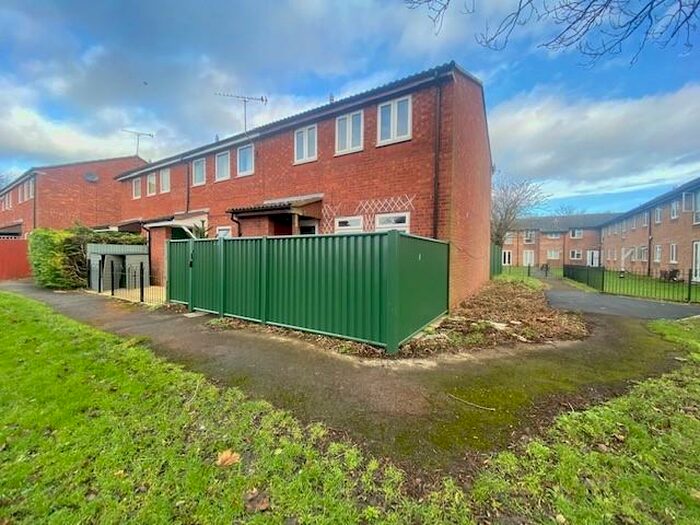 3 Bedroom End Of Terrace House To Rent In Plym Close, Aylesbury, HP21