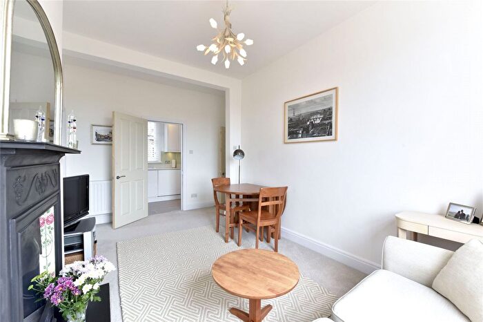 2 Bedroom Flat To Rent In Cyril Mansions, Prince Of Wales Drive, London, SW11