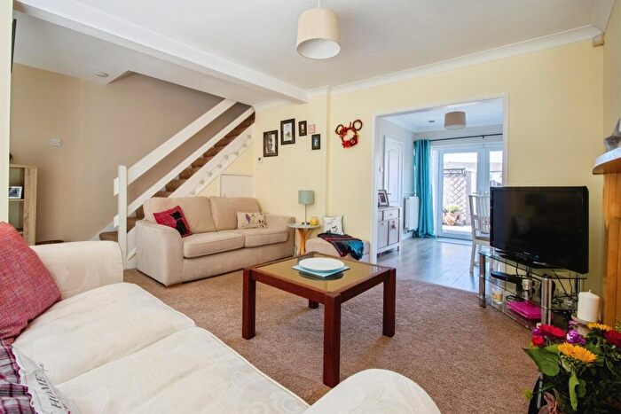 3 Bedroom Terraced House For Sale In Gray Court, Leeds, LS15