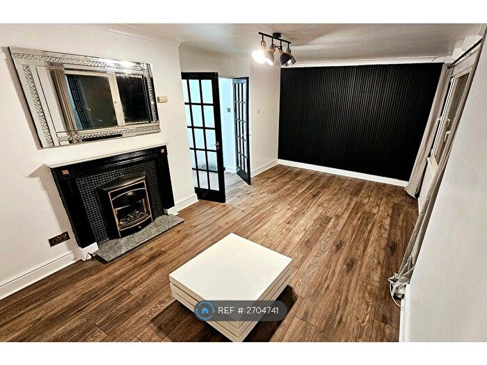 2 Bedroom Flat To Rent In The Knares, Basildon, SS16