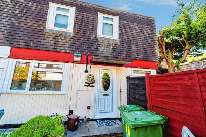 2 Bedroom Detached House For Sale In Falaise Close, Southampton, Hampshire, SO16