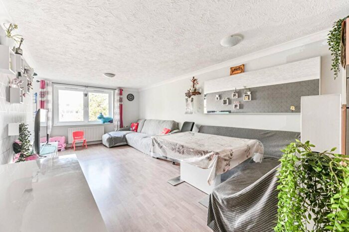 2 Bedroom Flat For Sale In Woburn Road, Central Croydon, Croydon, CR0