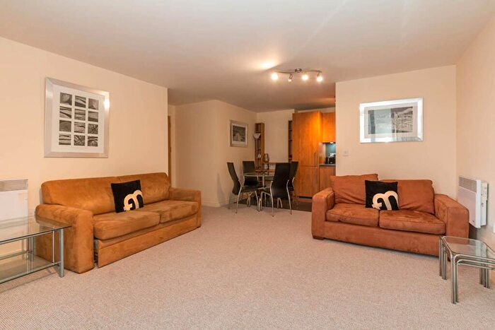2 Bedroom Apartment To Rent In Centenary Plaza, Holliday Street, B1