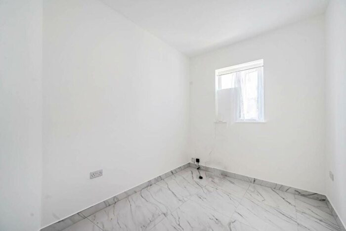 3 Bedroom Flat To Rent In Graham Road, Harrow Weald, Harrow, HA3