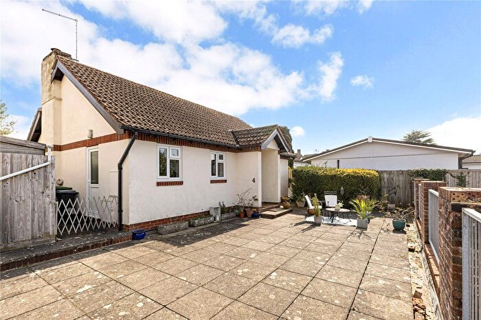 2 Bedroom Bungalow For Sale In Mallard Close, Alresford, Hampshire, SO24