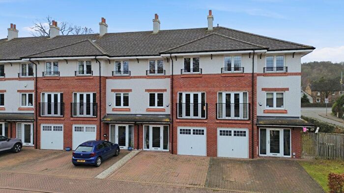 4 Bedroom Town House For Sale In Marchfield Park Lane, Blackhall Edinburgh, EH4