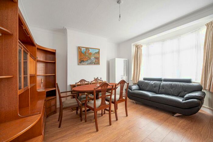 3 Bedroom Semi-Detached House To Rent In Ravenscraig Road, New Southgate, London, N11