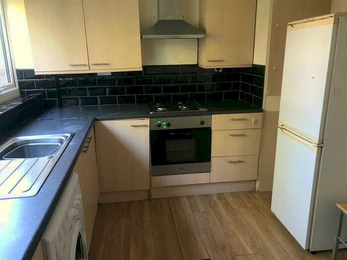 2 Bedroom Flat To Rent In Carpenter Road, Edgbaston, Birmingham, B15