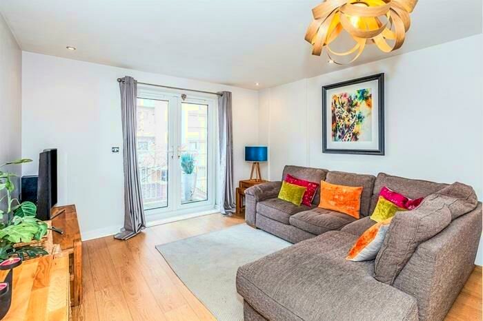 2 Bedroom Apartment To Rent In Overstone Court, Cardiff, CF10