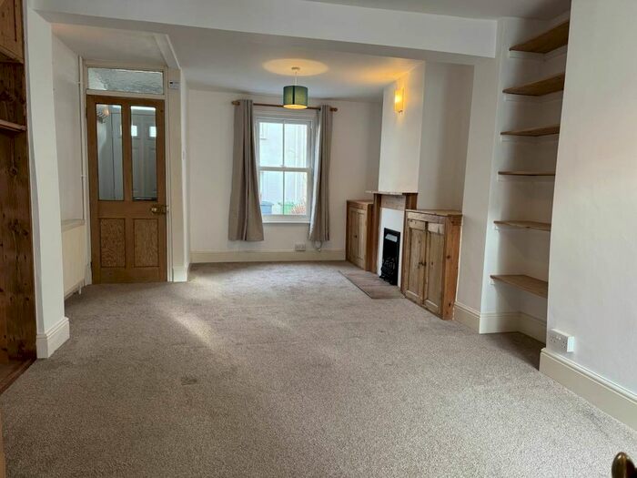 2 Bedroom Property To Rent In Oakfield Street, Heavitree, Exeter, EX1