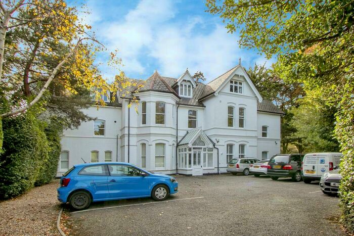 3 Bedroom Flat To Rent In Cavendish Road, Bournemouth, BH1