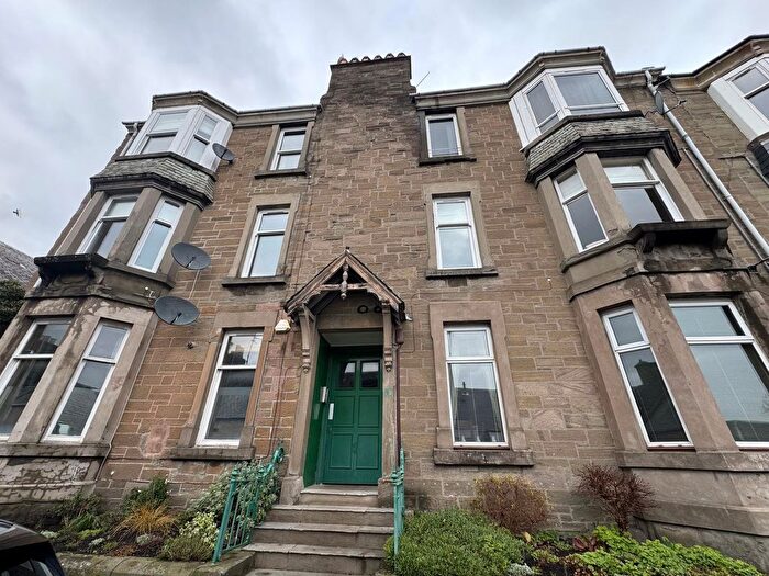 2 Bedroom Flat To Rent In Janefield Place, Dundee, Angus, DD4