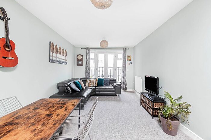 2 Bedroom Flat For Sale In Masons Hill, Bromley, BR2