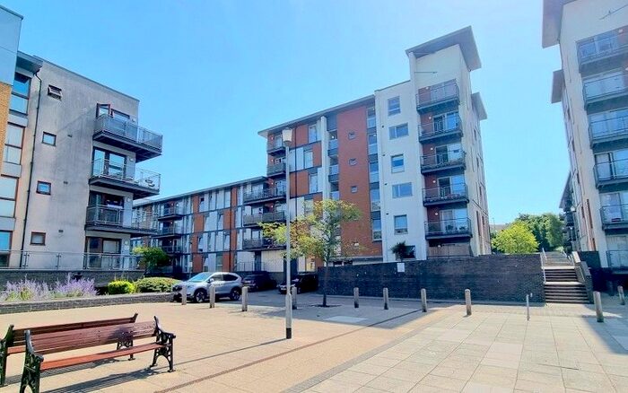 2 Bedroom Flat To Rent In Commonwealth Drive, Crawley, West Sussex, RH10