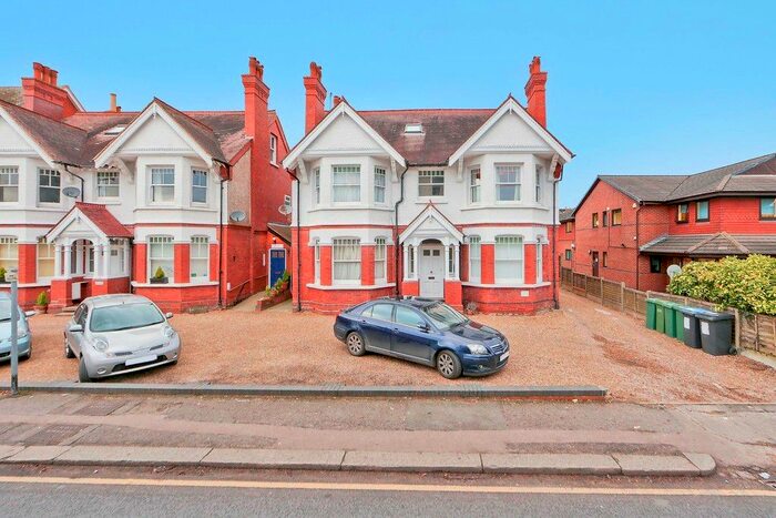 1 Bedroom Flat To Rent In Station Road, Redhill, RH1