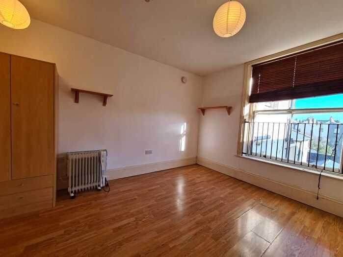 Flat To Rent In Holland Road, Hove, East Sussex, BN3