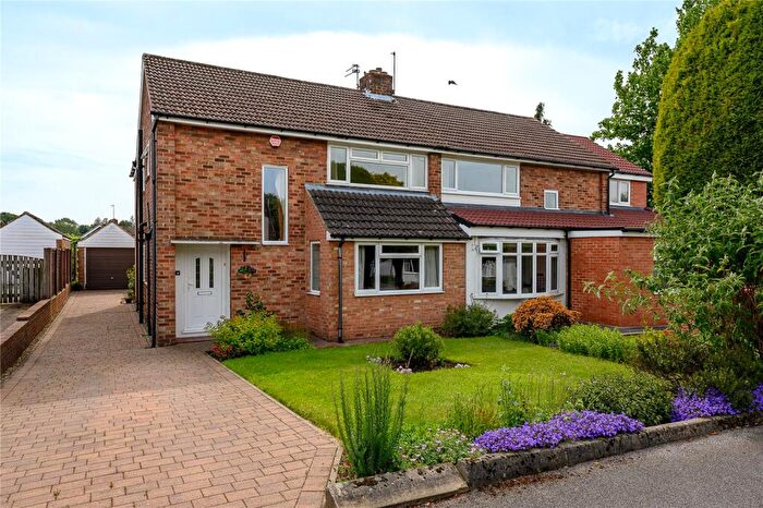 3 Bedroom Semi-Detached House For Sale In High Ash Mount, Leeds, LS17