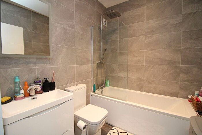 2 Bedroom Flat For Sale In Grosvenor Road, Paignton, TQ4