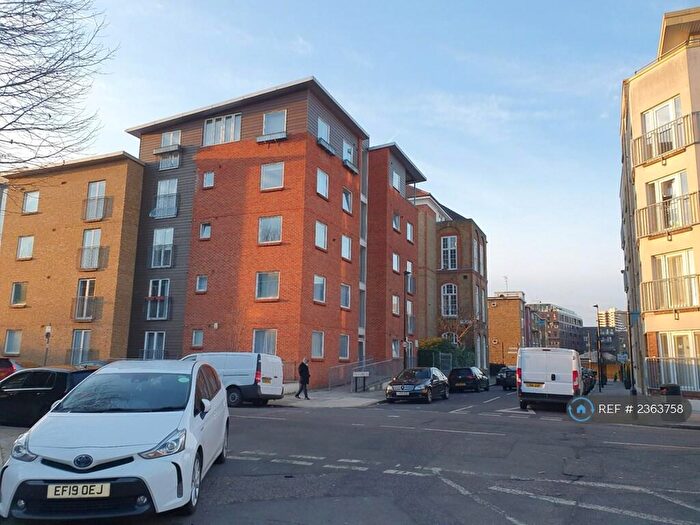 2 Bedroom Flat To Rent In School House, London, E14