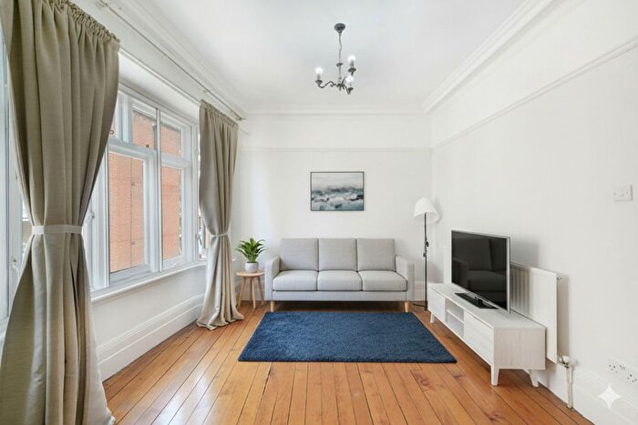 4 Bedroom Flat For Sale In Marylebone Road, London, NW1
