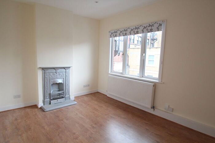 3 Bedroom Flat To Rent In Leconfield Road, Highbury, London, N5