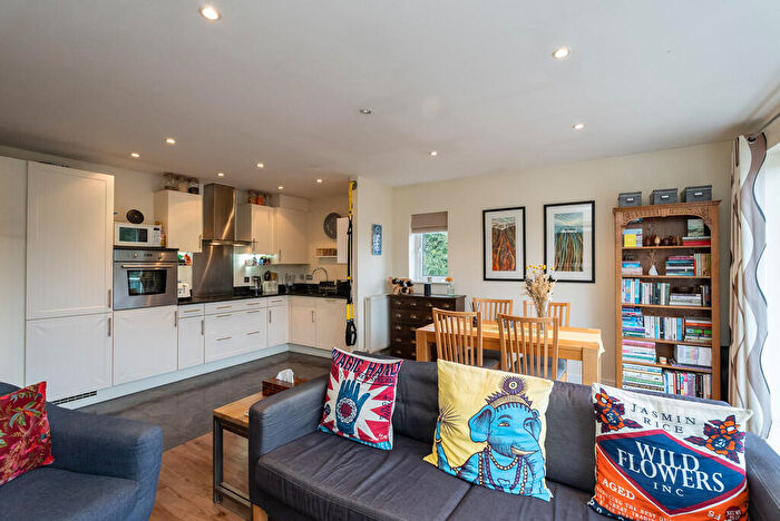 2 Bedroom Apartment For Sale In Hill View, Dorking, RH4