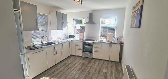 5 Bedroom Semi-Detached House To Rent In Austhorpe Road, Leeds, West Yorkshire, LS15