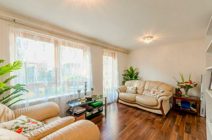 2 Bedroom Maisonette To Rent In Fothergill Close, Plaistow, London, E13