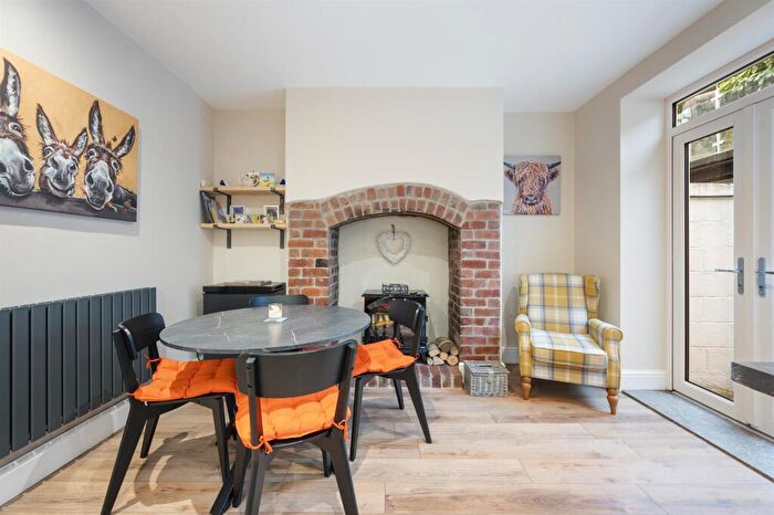 3 Bedroom End Of Terrace House For Sale In Manchester Road, Tideswell, Buxton, SK17