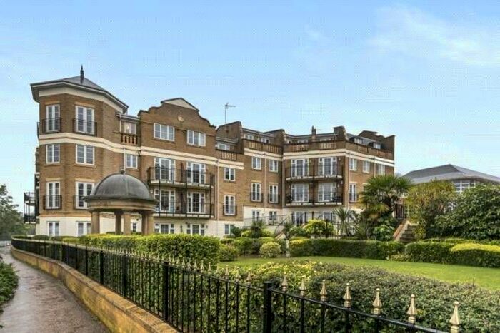 2 Bedroom Apartment To Rent In Regents Riverside, Brigham Road, Reading, Berkshire, RG1