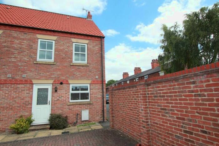 3 Bedroom Mews House To Rent In Marin Court, Beverley, HU17
