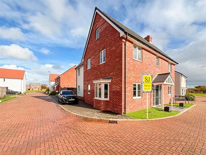 4 Bedroom Detached House For Sale In Oak Crescent, Burnham-On-Crouch, CM0