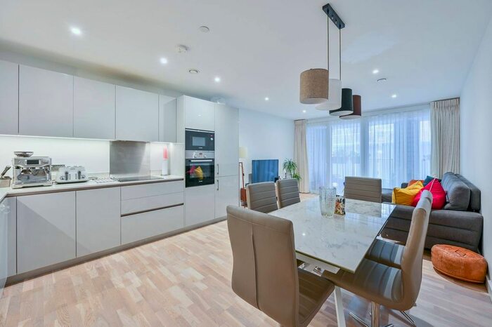 2 Bedroom Flat To Rent In Heygate Street, Elephant And Castle, London, SE17